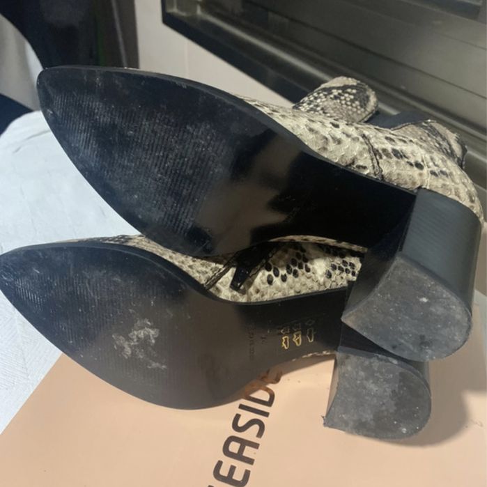 Botas de cano pelo tornozelo marca Foreva tamanho 36