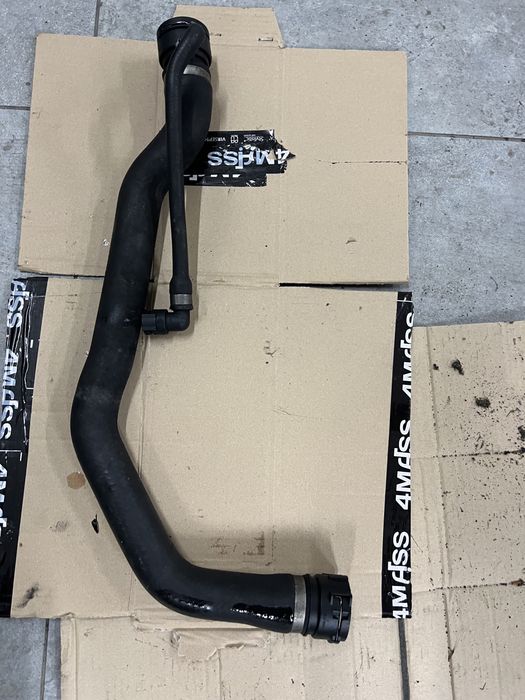 Przewód wąż głowny gorny z odpowietrznikiem bmw e90 e91 e92 3.0d m57