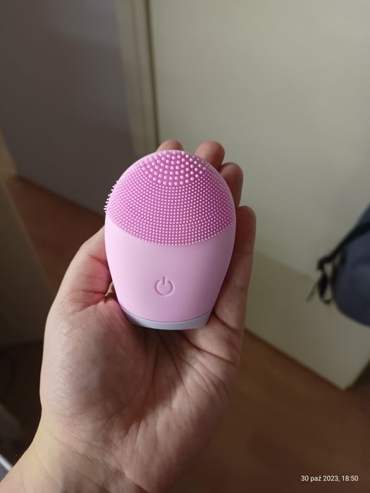 Szczoteczka masażer ultradźwiękowy do mycia twarzy