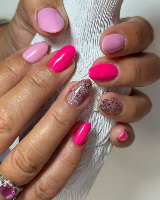 Faço unhas, gel, gelinho ,extensão de gel, pedicure, depilação com cera, sobrancelhas
