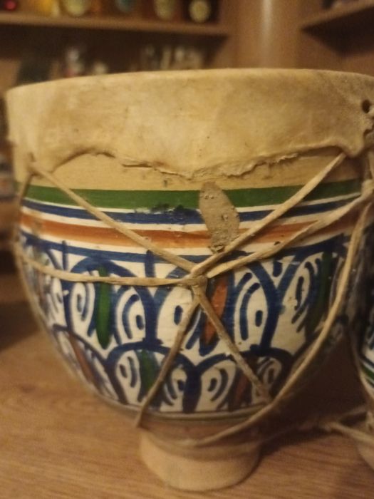 Batuques em cerâmica e pele