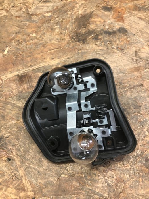 audi a4 b8 wkład lampy w błotnik prawy tył sedan
