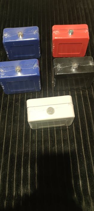 Cofres de metal 4 cores novos