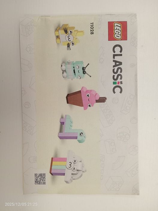 LEGO classic 5+.
