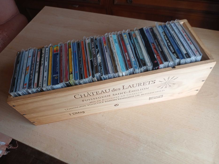 Caixa / Expositor em Madeira para CDs