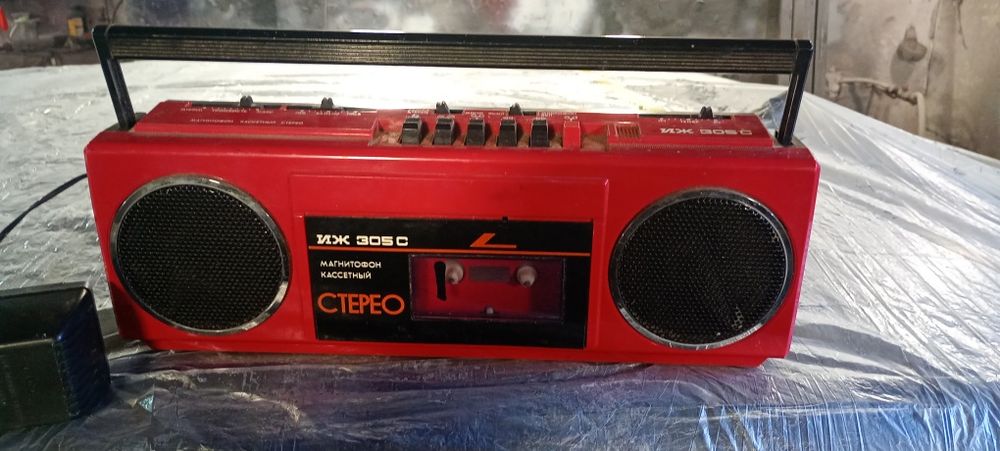 Блок живлення в наявності.