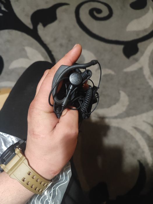 Продам срочно 3 рації ціна за три радіус 7 кілометрів