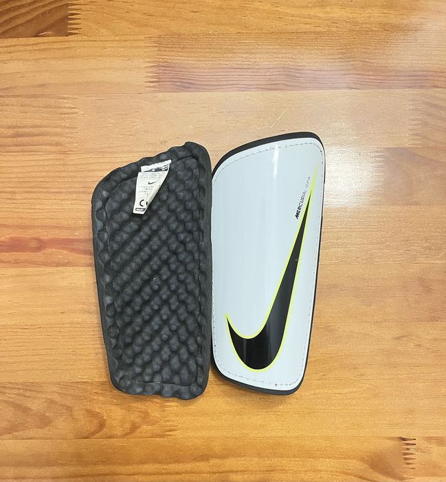 Caneleiras Nike Mercurial