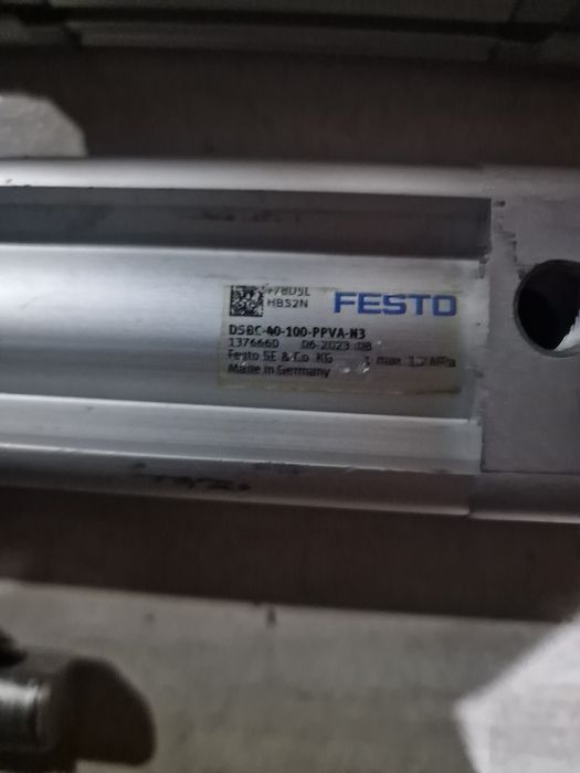 Siłowniki pneumatyczne Festo