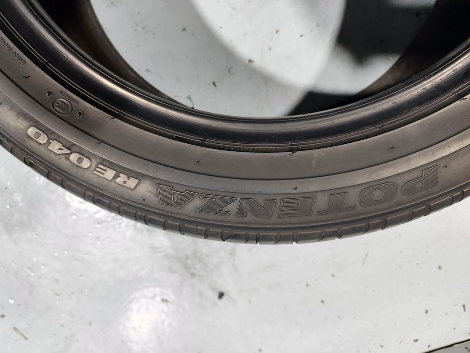2 pneus semi novos 255-45R18 Bridgestone - Oferta dos Portes