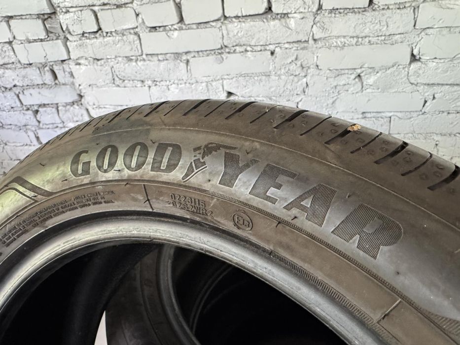 Майже нові літні шини Goodyear 215/50 R17