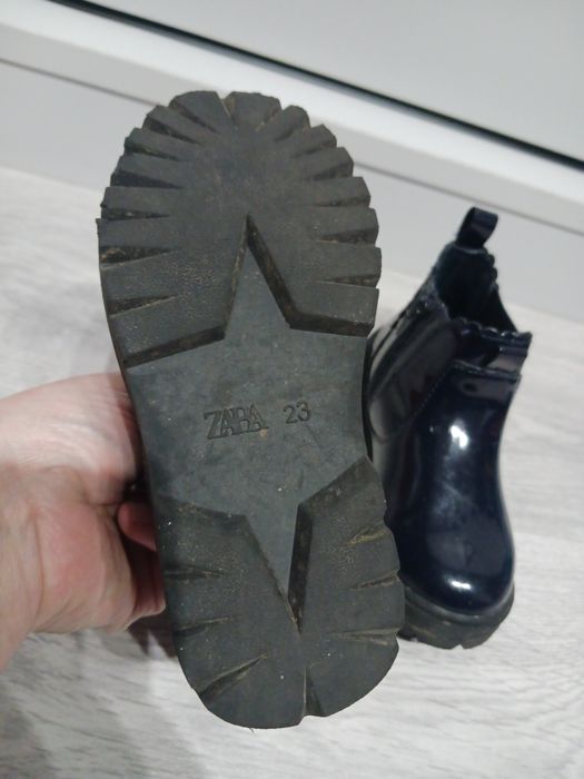 Lakierkowe botki zara rozm. 23
