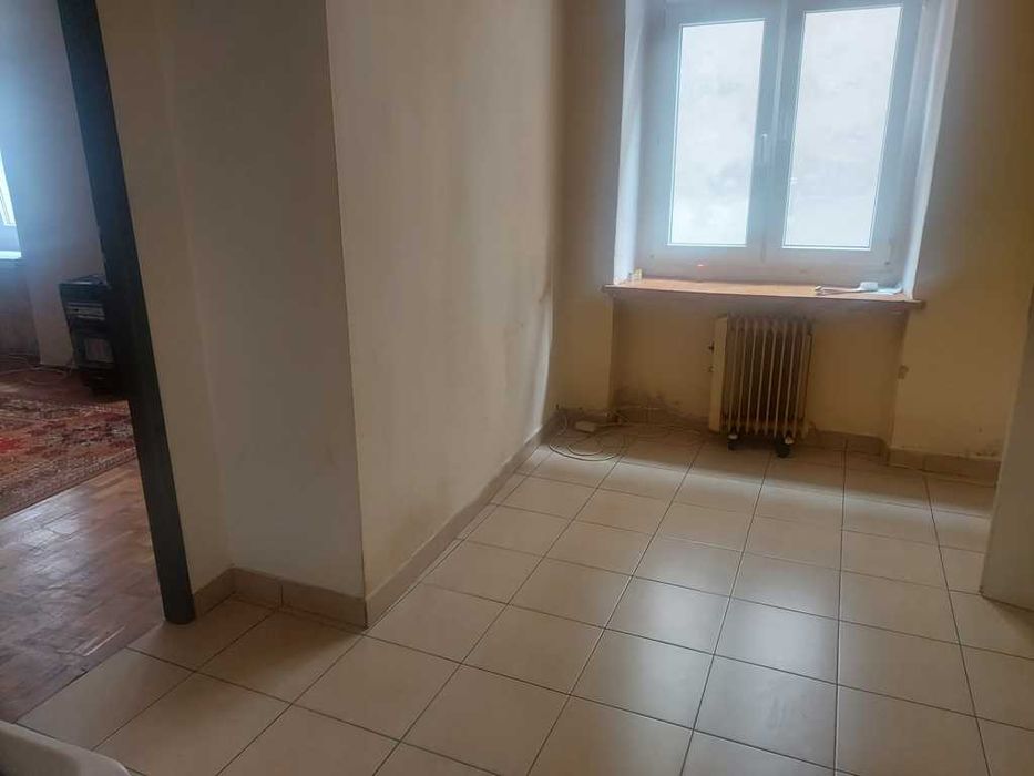 Duży pokój z kuchnią do remontu w Centrum