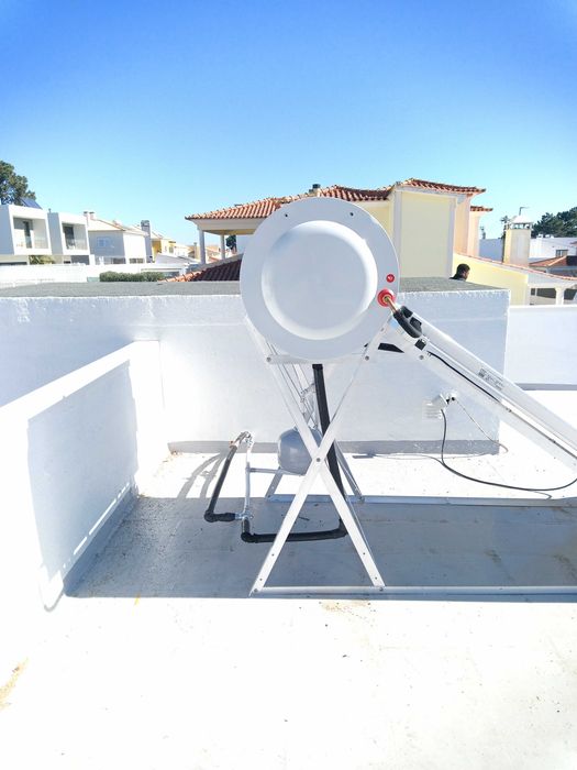 Fornecimento e instalação painéis solares AQS