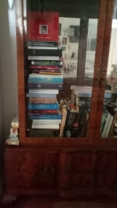 Móvel vitrine com espelho