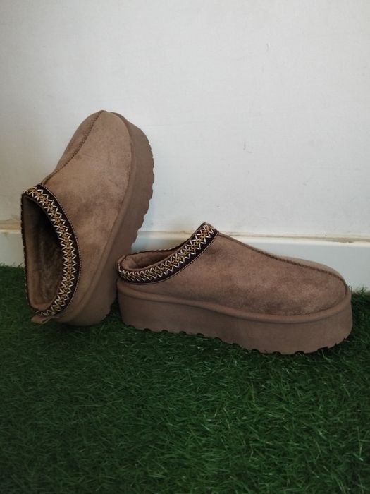 Pantufas  em castanho