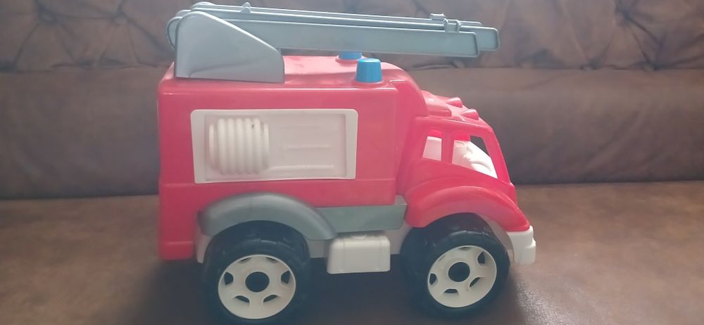 Велика пожежна машина