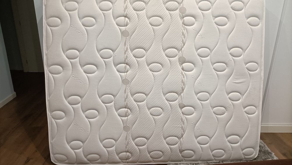 Cama gaveta,com colchão e  encosto