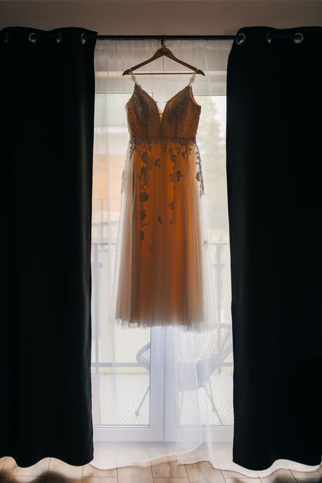 Suknia ślubna beżowa