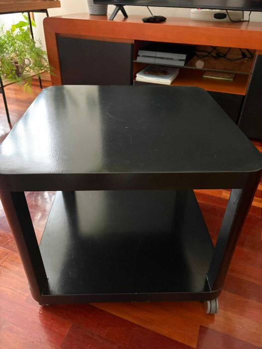 Mesa de centro com rodízios