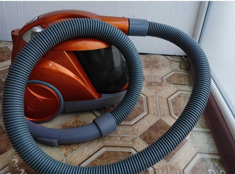 Пылесос циклон 'DELFA' DJC-605