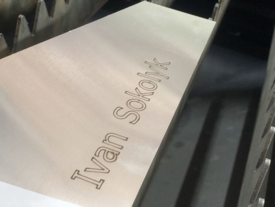 Лазерна різка металу алюмінію гравіювання гнуття