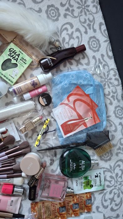 Zestaw kosmetyków damskich