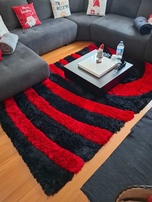 Conjunto 3 carpetes de pelo alto em segunda mão mas em ótimo estado