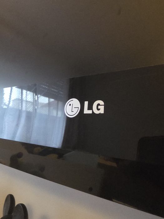 Televisão LG 42" (42LG2000) - Muito Bom Estado + Comando e Suporte