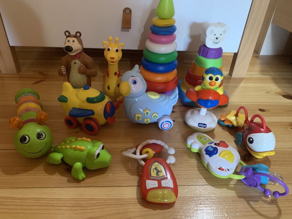Лот іграшок для найменших