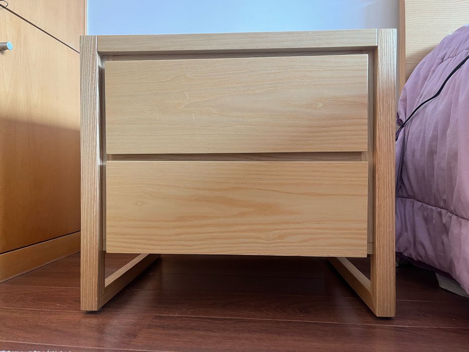 Cama, colchão, mesinhas cabeceira Carvalho