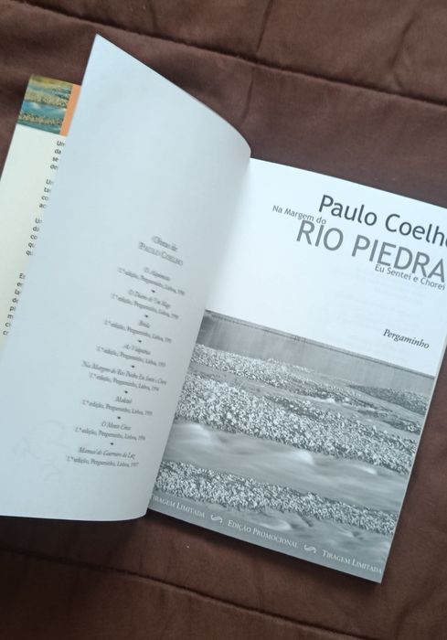 A Jangada de Pedra (Saramago) e Rio Piedra  (Paulo Coelho) Livros