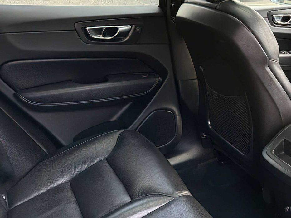 Volvo XC60 T5 Momentum      2020