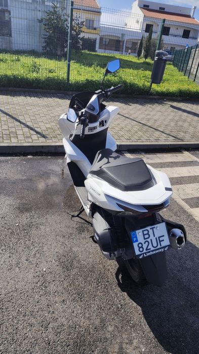 PCX 2025 - troco em carro