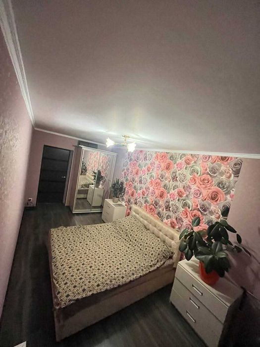 Продаж квартири три кімнатної