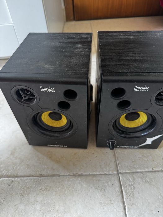 Hercules Columns in Good Condition64750492392067121