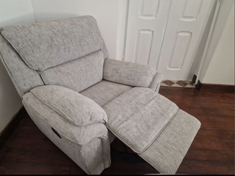 Poltrona reclinável cinza