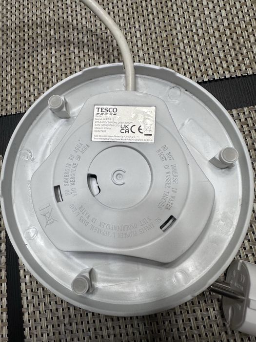 Електричний чайник TESCO якісний пластик, вживаний