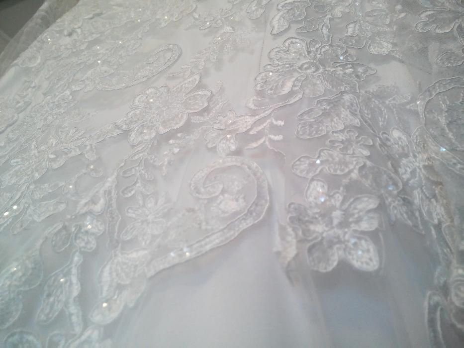 sukienka rybka koronkowa tren suknia ślubna