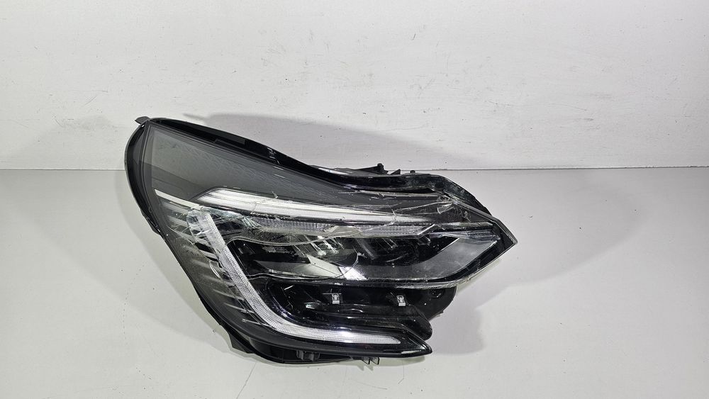 Lampa prawa przód przednia renault captur ii 2019- europa