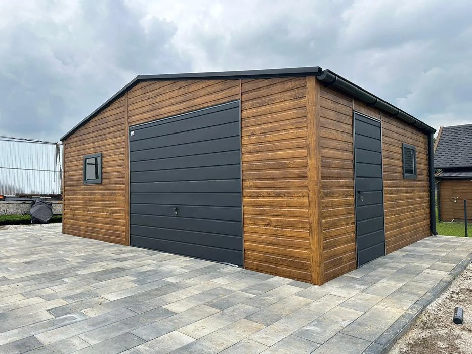 Garaż jednostanowiskowy 7x5 m - Dach dwuspadowy, Brama uchylna, Drewno