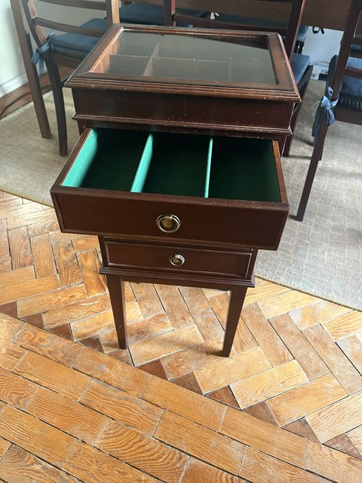 Mesa  suporte guarda jóias