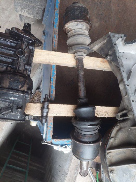 Запчастини до мерс 123 кусовні