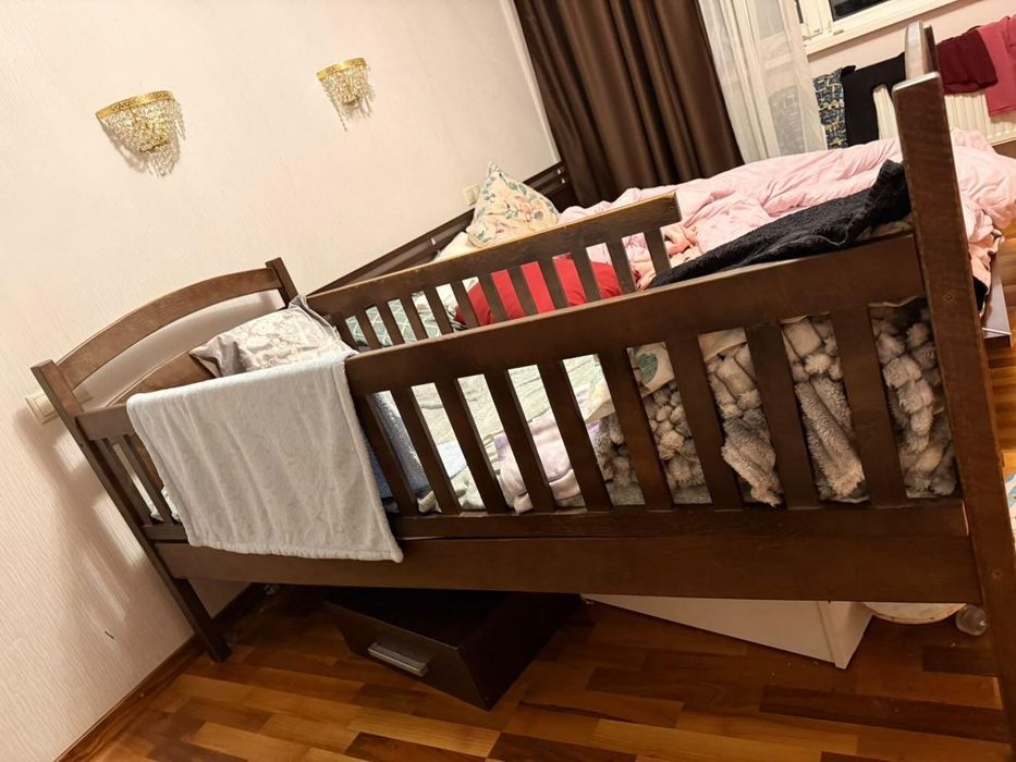 Ліжко  дитяче  з захисним бортиком