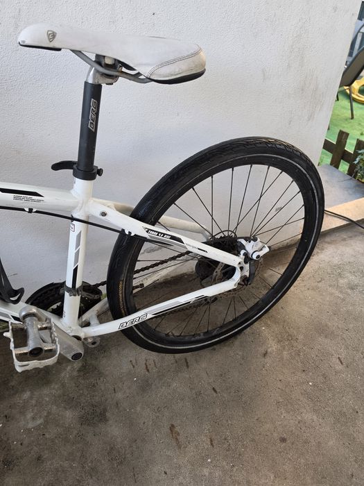 Bicicleta Berg com pneus de estrada
