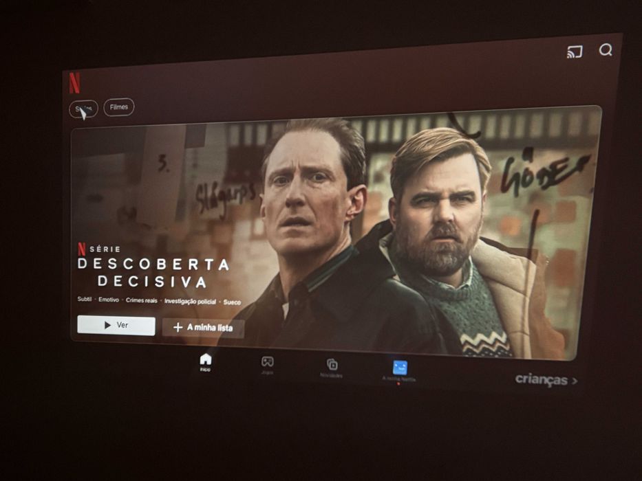 Projetor novo com comando