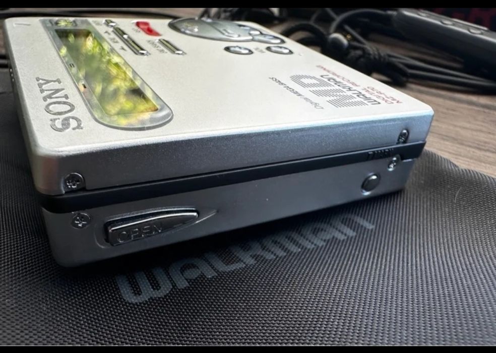 Gravador portátil Sony MZ-R70 MiniDisc.