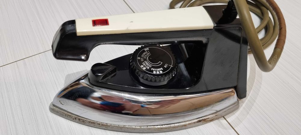 żelazko rodem z PRL DEZAMET  1000W 220V