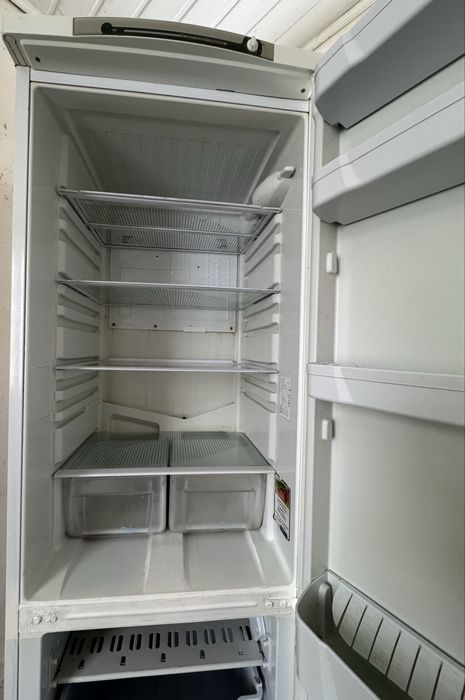 Холодильник двокамерний