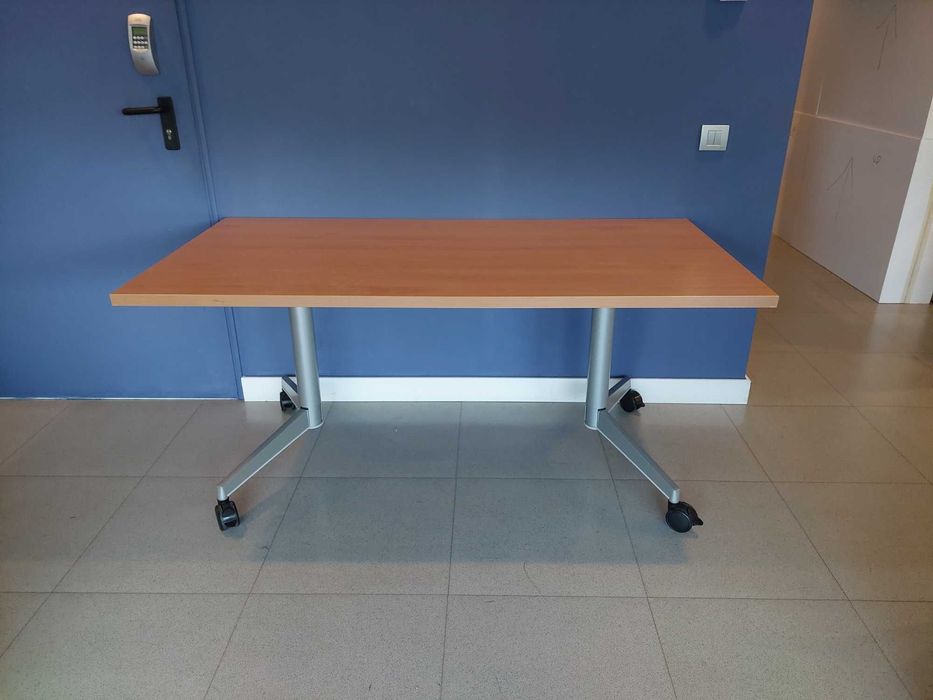 Secretária / Mesa dobrável Steelcase 180 x 80 x 73cm Oportunidade - Fácil arrumação